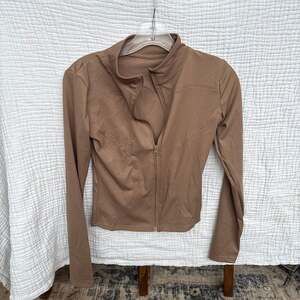Women's Slim Fit Full Zip Workout Jacket with Thumb Holes in Tan